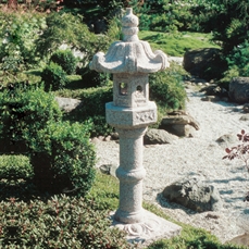 Kasuga lanterne, lysegrå granit 